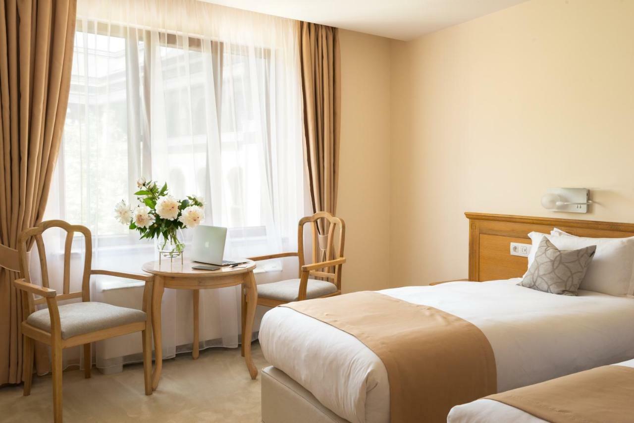 Family Hotel Anna Ruse Eksteriør bilde